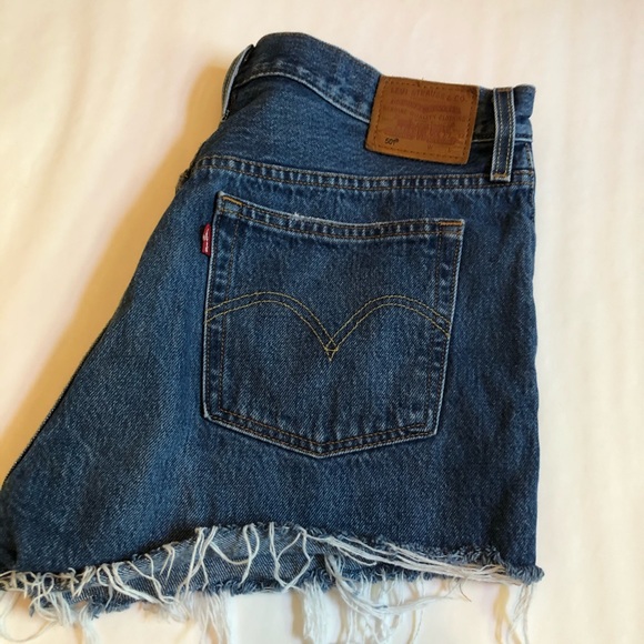 Levi’s 501 Highrise Denim Shorts - Picture 2 of 3